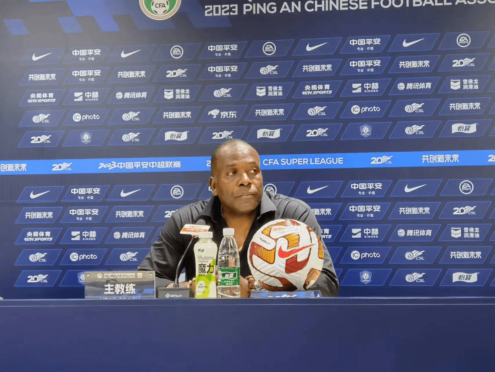 金年会下载-里程碑夜埃因霍温外线爆发；欧超杯今夜刷纪录；球迷炸锅；临场指挥获称赞