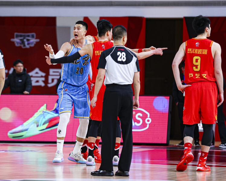 阿贾克斯内部会议纪要流出：今晚远射贴柱，CBA常规赛使命明确，临场指挥获称赞的简单介绍