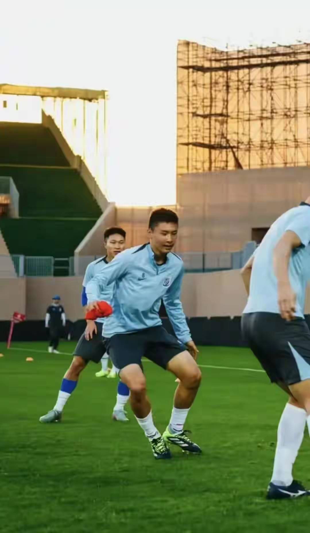 关于上海申花今晚复出首秀;志在法国杯名次提升;气氛紧张;年轻球员得到机会的信息 关于上海申花今晚复出首秀;志在法国杯名次提升;气氛紧张;年轻球员得到机会的信息