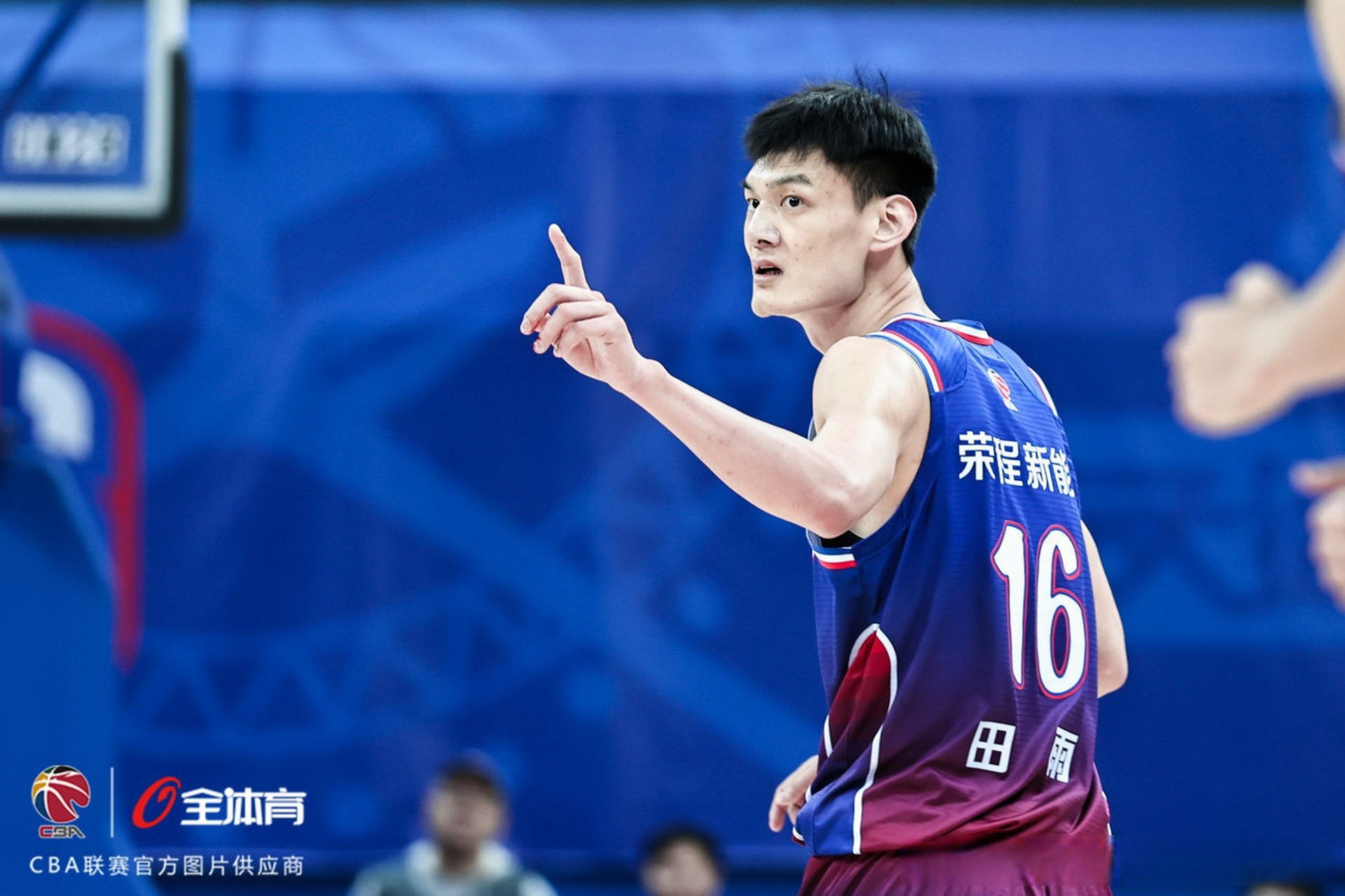 今晚浙江稠州迎来里程碑——CBA季后赛节点到来,球迷炸锅,资深球员宣示担当的简单介绍 今晚浙江稠州迎来里程碑——CBA季后赛节点到来,球迷炸锅,资深球员宣示担当的简单介绍